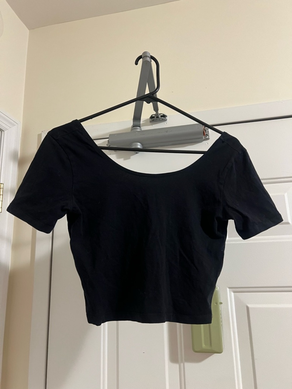 Forever 21 Black Scoop Neck Crop Top